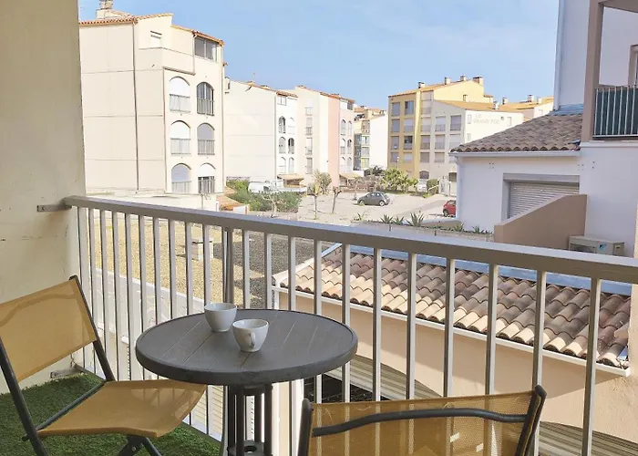 Apartment A 40 M 2 Piscines 4 Pers Le Nid De Dothy *